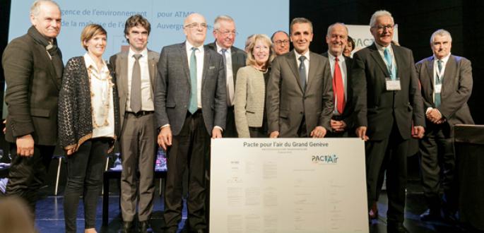 Signature de PACT’Air, un accord transfrontalier unique en Europe pour la qualité de l’air du Grand Genève Signature de PACT’Air, un accord transfrontalier unique en Europe pour la qualité de l’air du Grand Genève