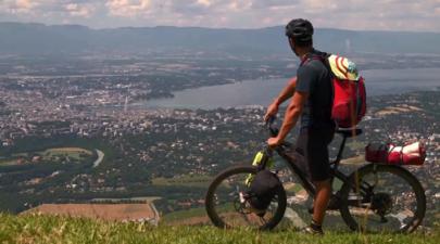 Partez à la découverte du Grand Genève à vélo avec l’application gratuite Geovelo, qui propose des itinéraires de balades adaptés à tous les niveaux ! Partez à la découverte du Grand Genève à vélo avec l’application gratuite Geovelo, qui propose des itinéraires de balades adaptés à tous les niveaux !
