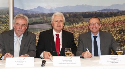 Signature du contrat corridors Vesancy-Versoix